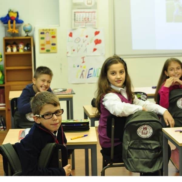 Hi School kids английски за деца